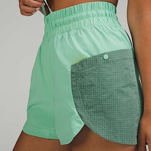 Lululemon Drop-In Pocket High-Rise Hiking Short 4"